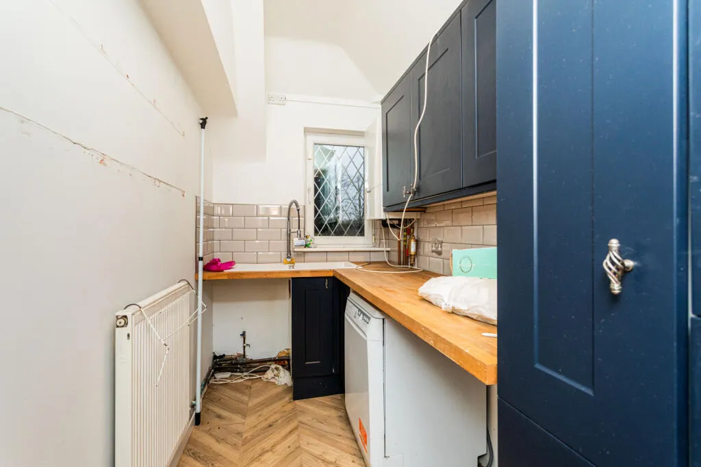 6 bed Detached