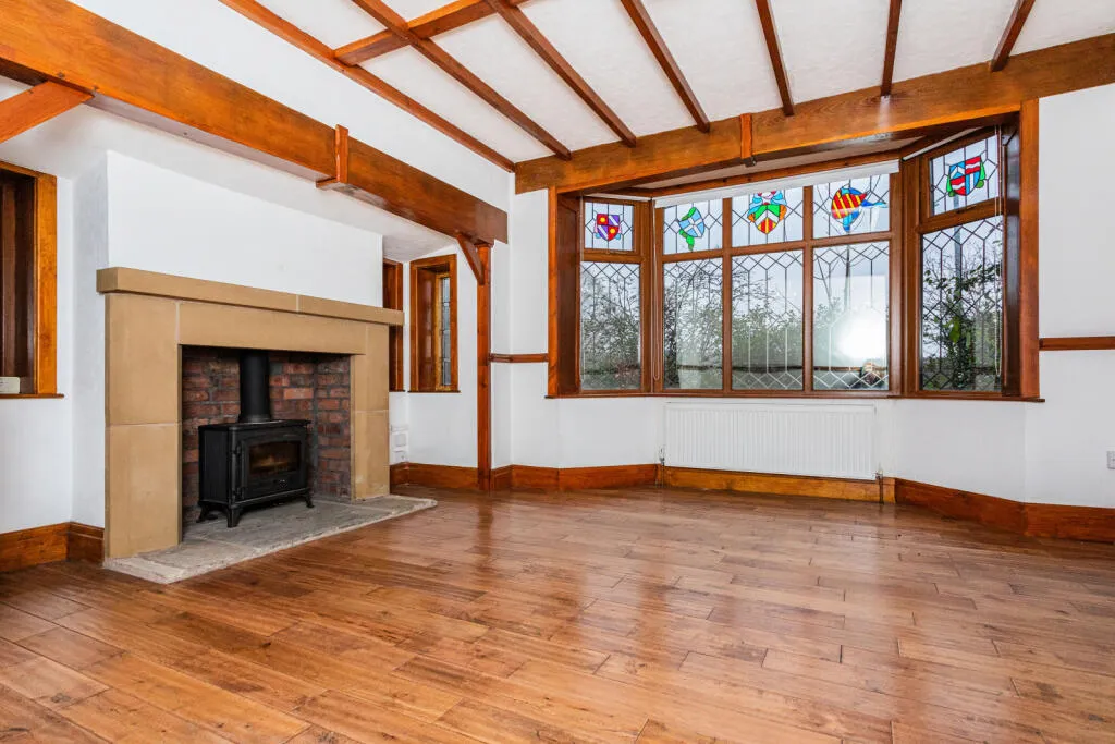 6 bed Detached