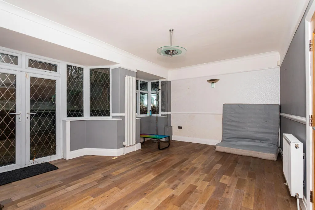 6 bed Detached