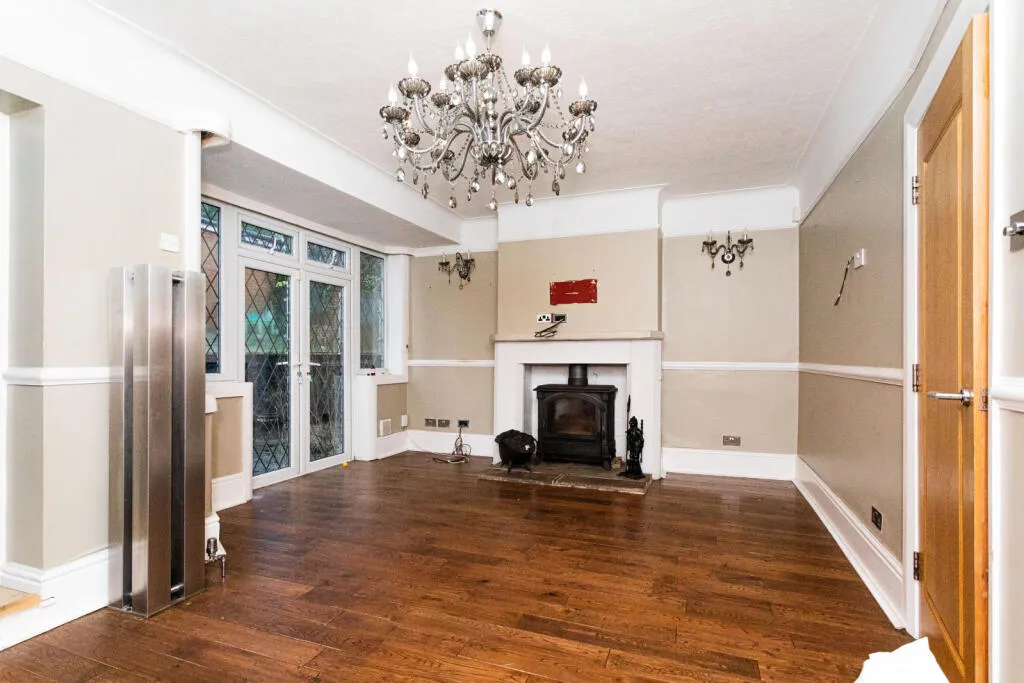 6 bed Detached