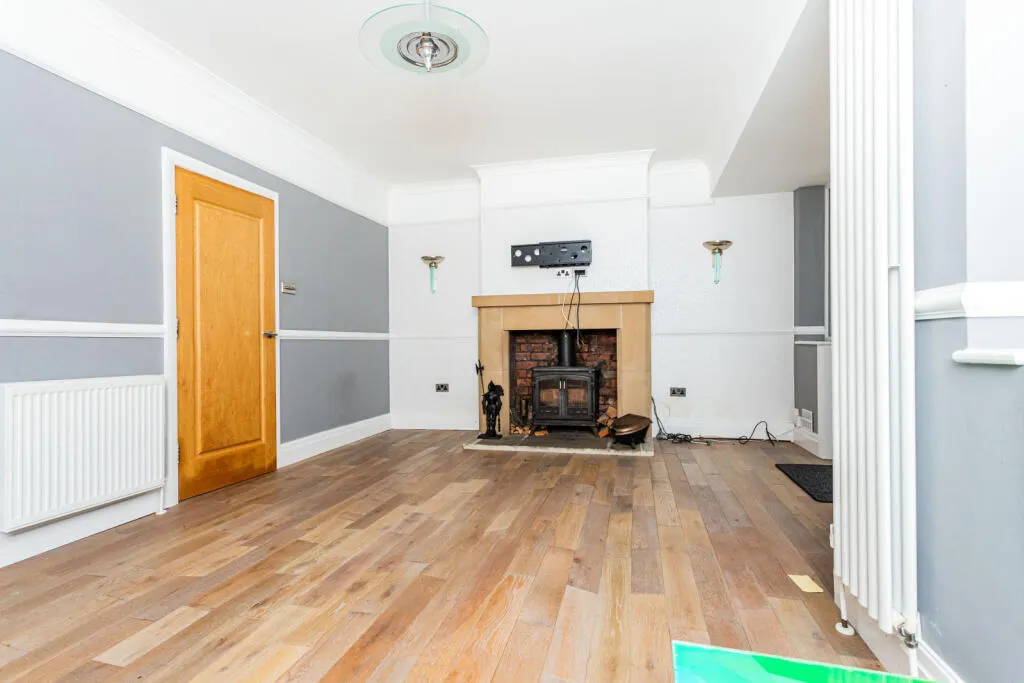 6 bed Detached