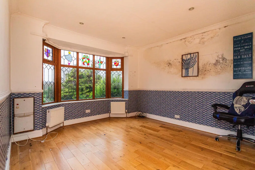 6 bed Detached