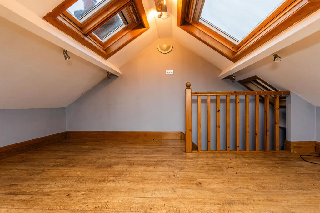 6 bed Detached