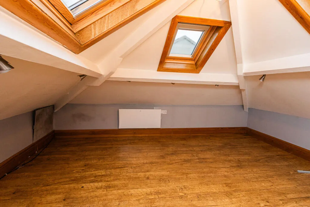 6 bed Detached