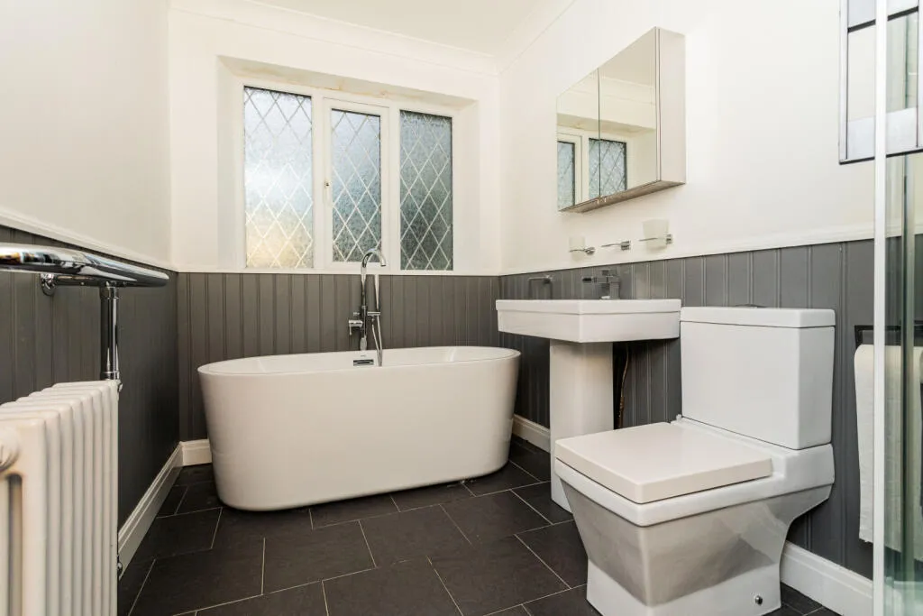 6 bed Detached