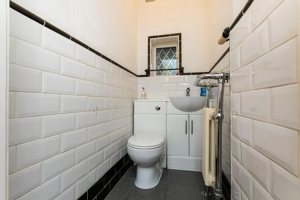 6 bed Detached