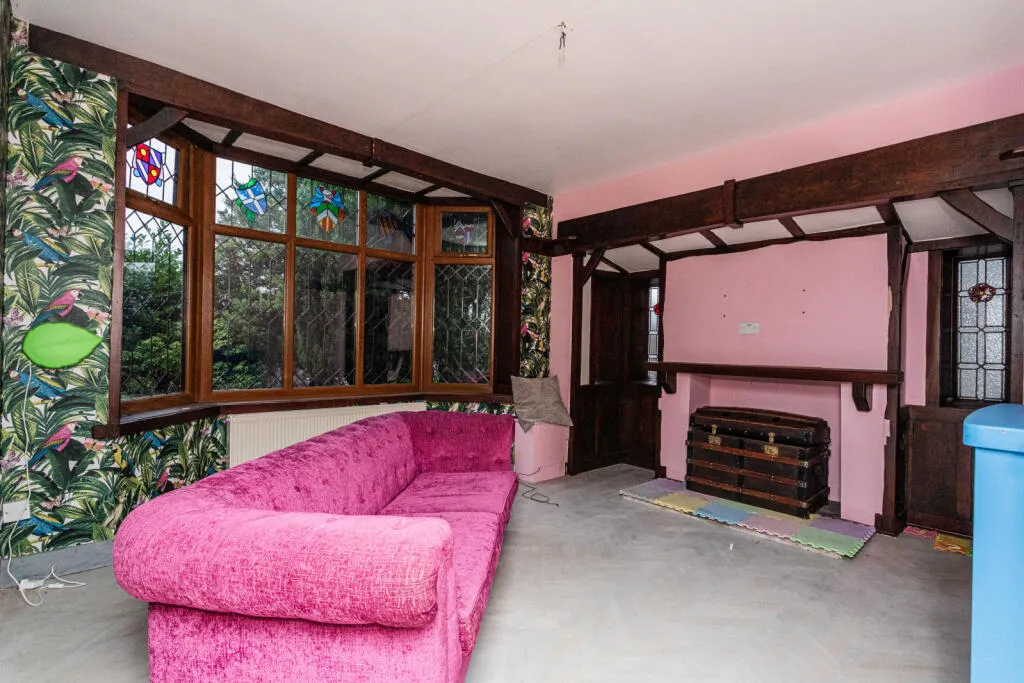 6 bed Detached