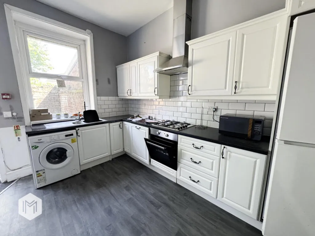 5 bed Commercial Property