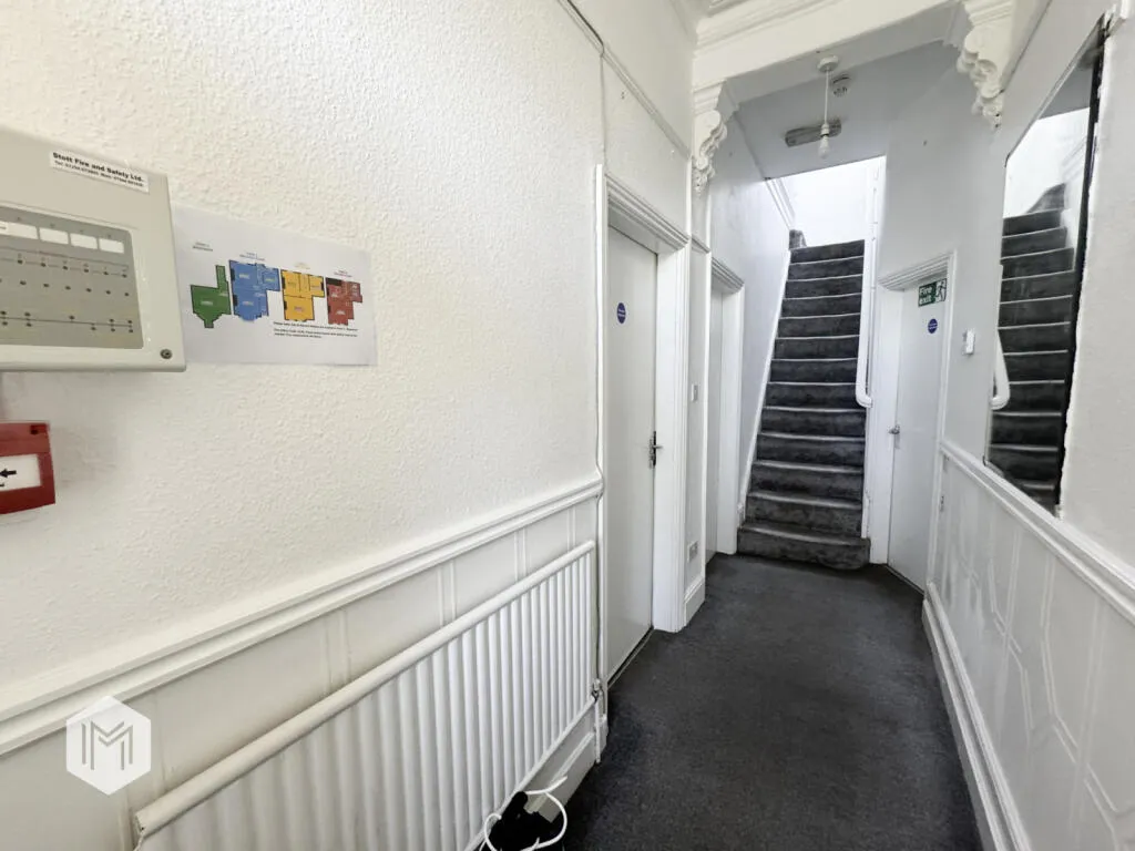 5 bed Commercial Property