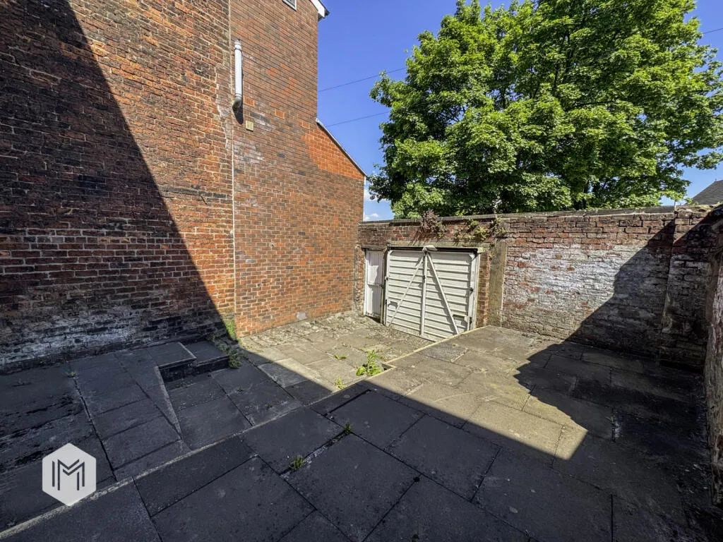 5 bed Commercial Property