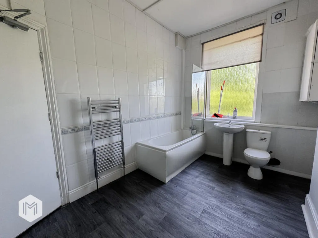 5 bed Commercial Property