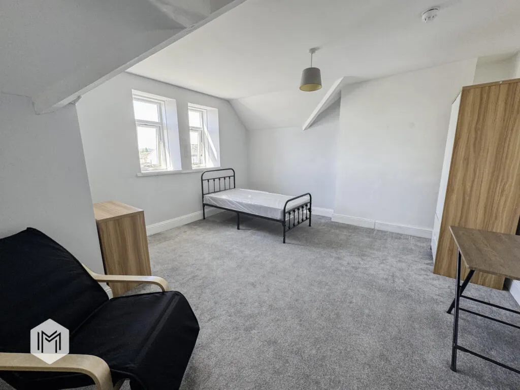 5 bed Commercial Property