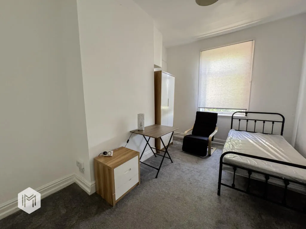 5 bed Commercial Property