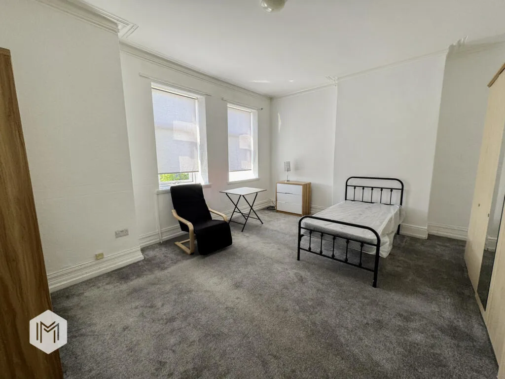 5 bed Commercial Property