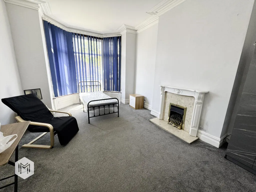 5 bed Commercial Property