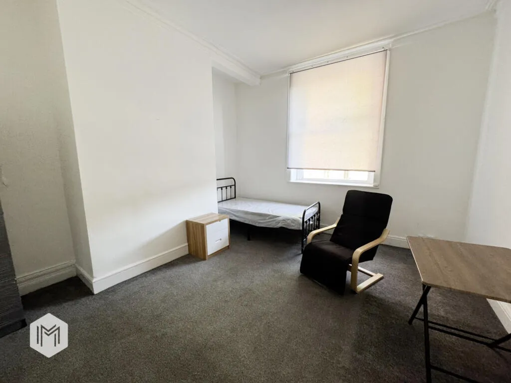 5 bed Commercial Property