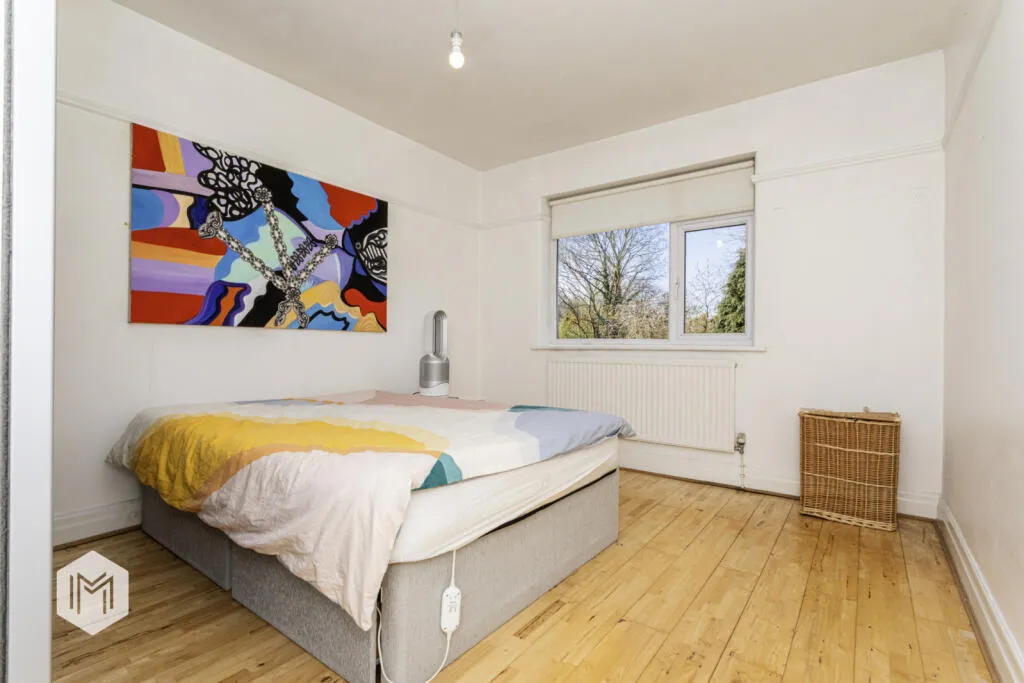 5 bed Detached