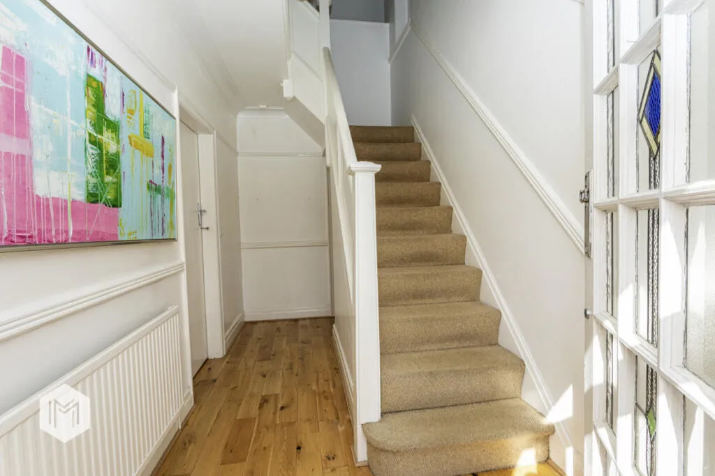 5 bed Detached