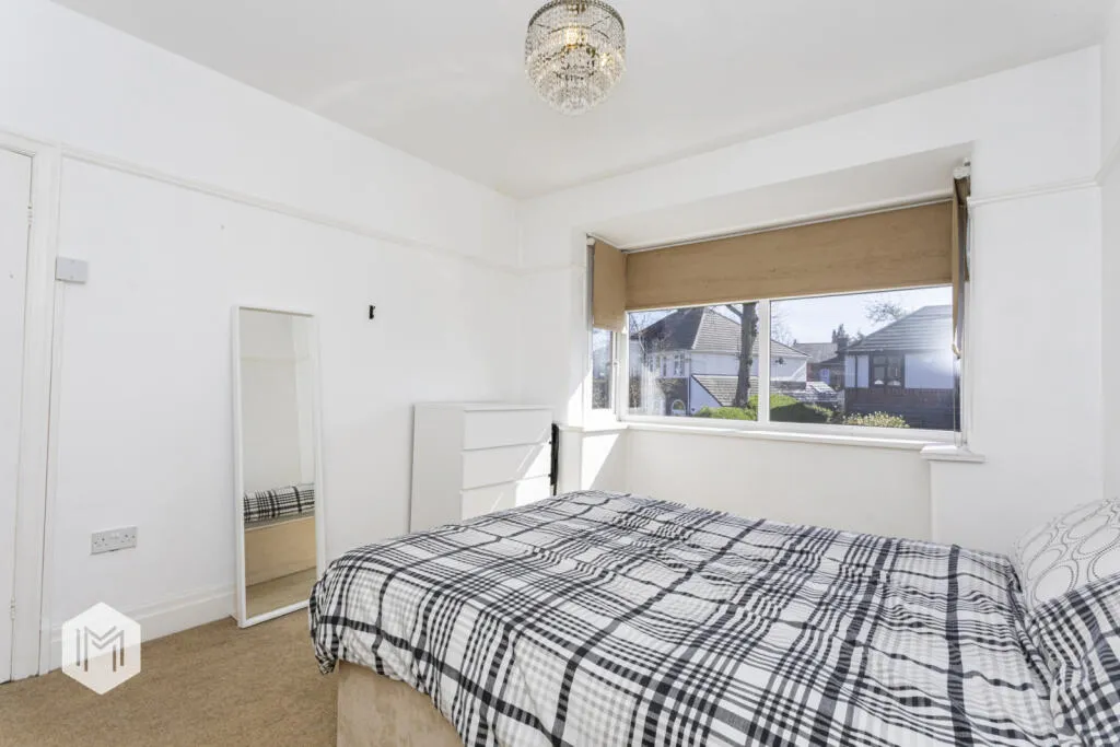 5 bed Detached