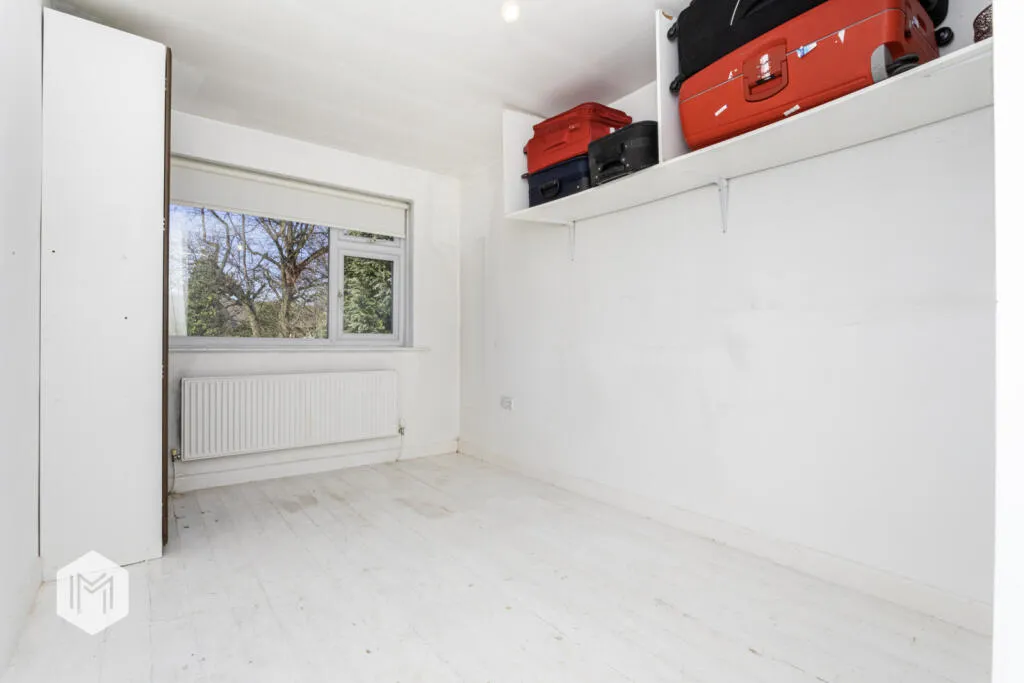 5 bed Detached