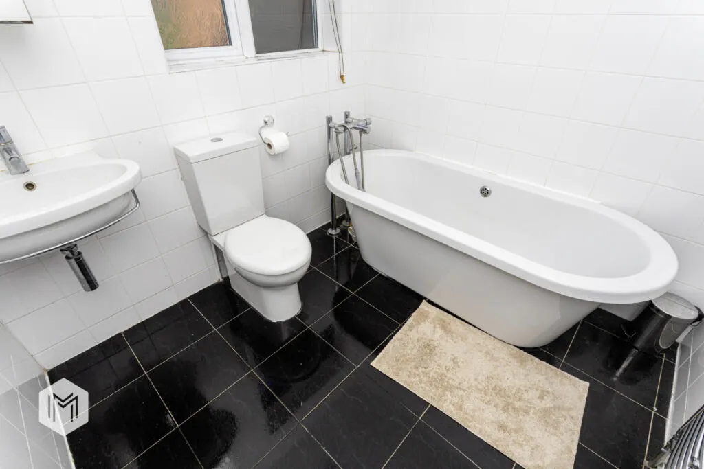 5 bed Detached