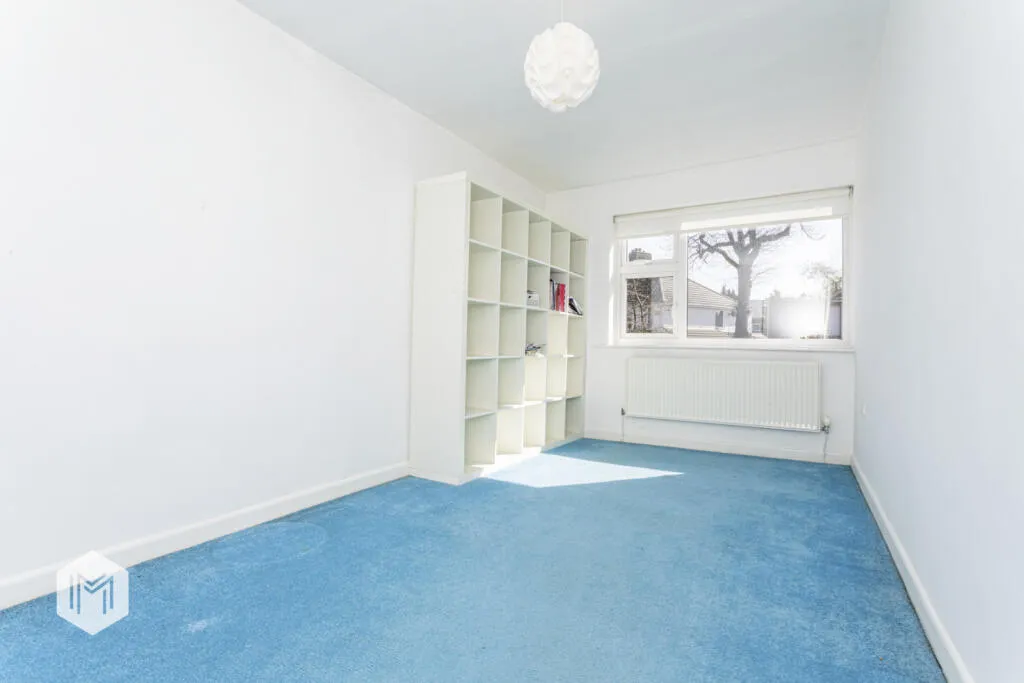 5 bed Detached