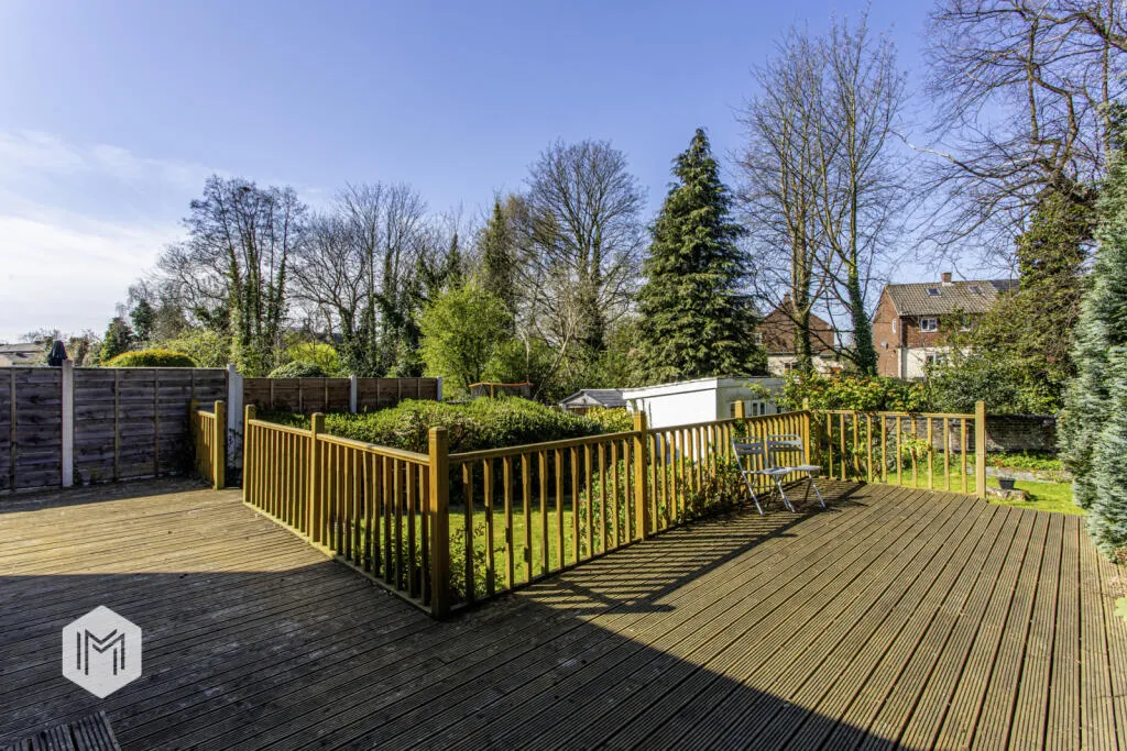 5 bed Detached