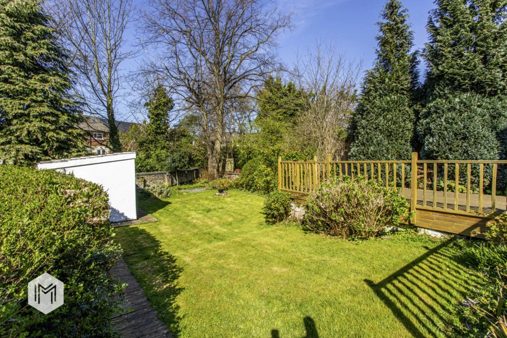 5 bed Detached