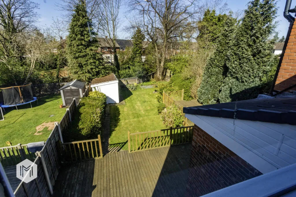 5 bed Detached