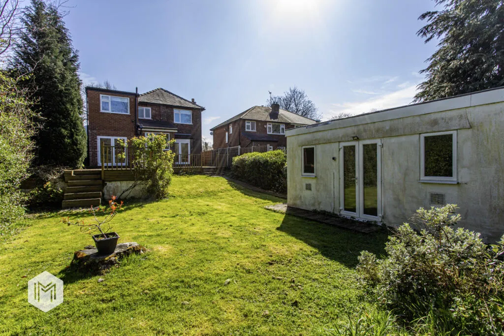 5 bed Detached