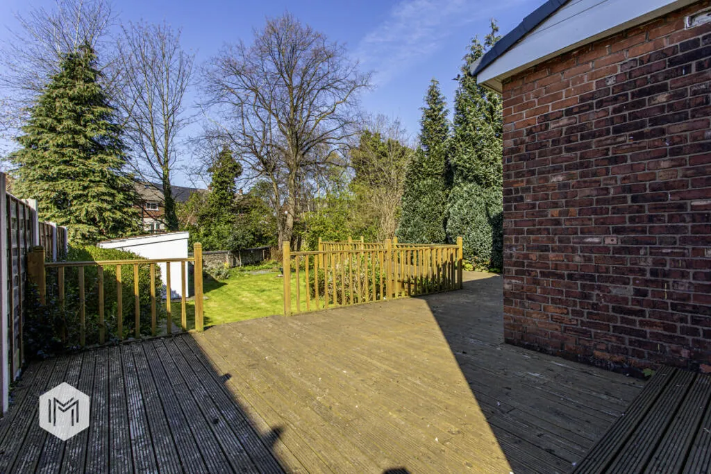 5 bed Detached