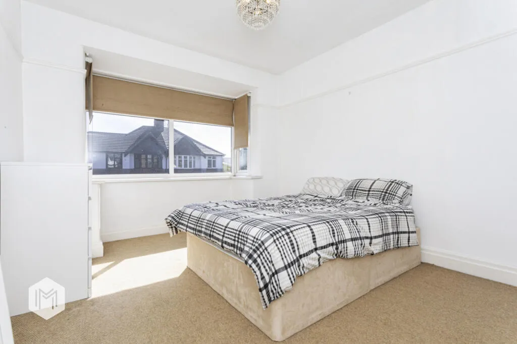 5 bed Detached