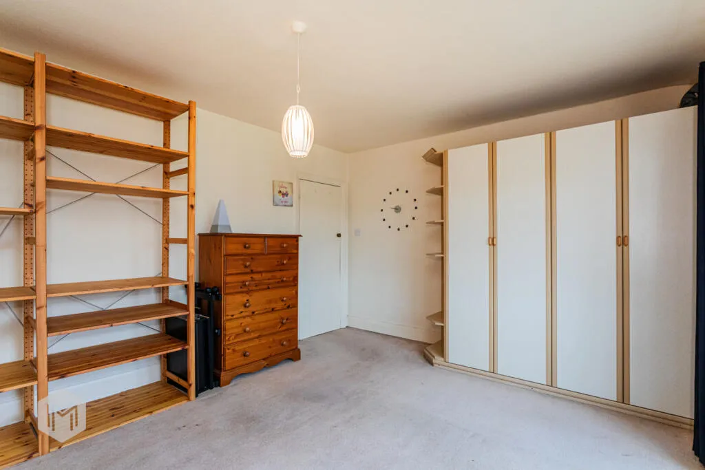 4 bed Semi-Detached