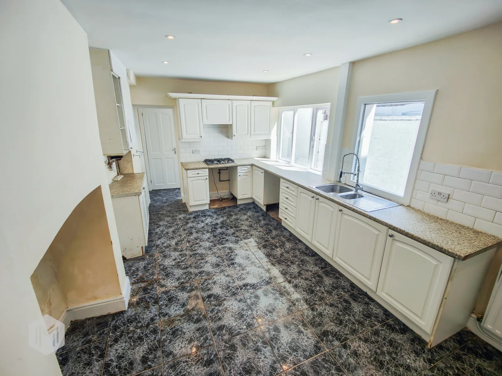 4 bed End of Terrace