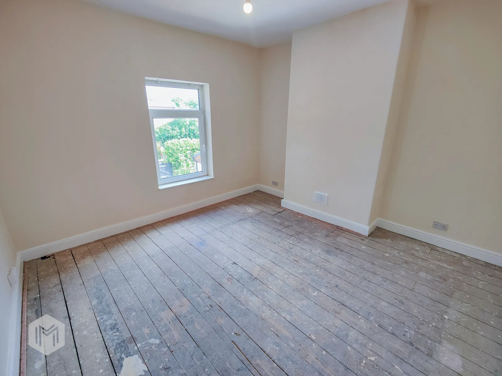 4 bed End of Terrace