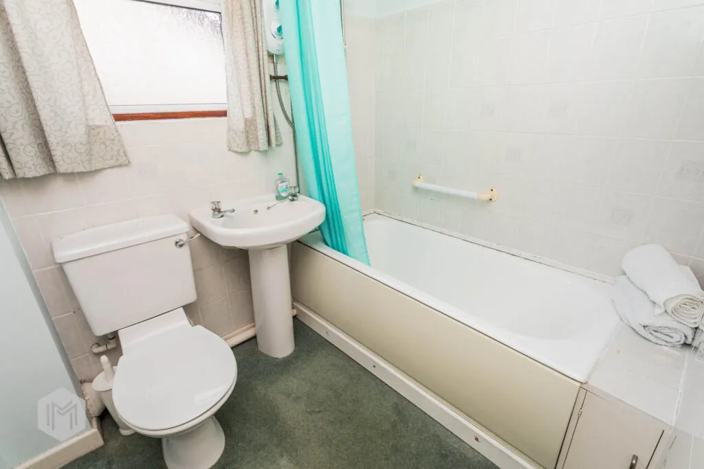 3 bed Link Detached House