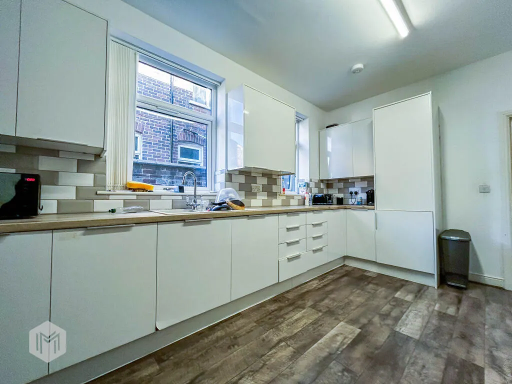5 bed House
