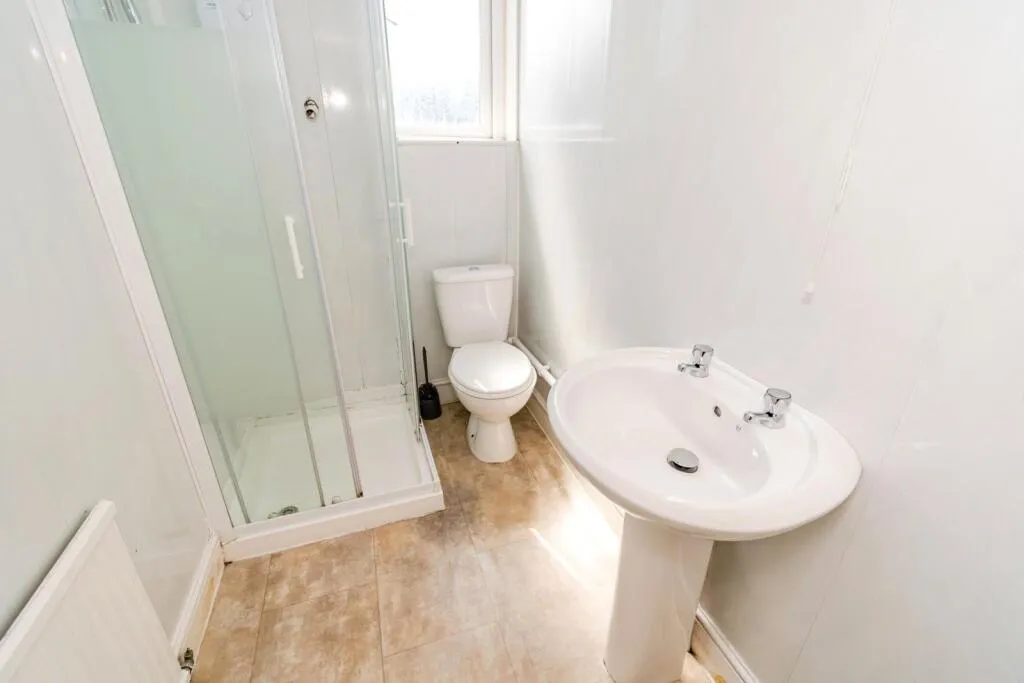 3 bed End of Terrace