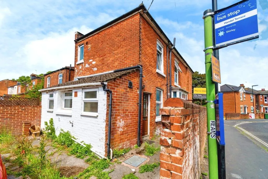 3 bed End of Terrace