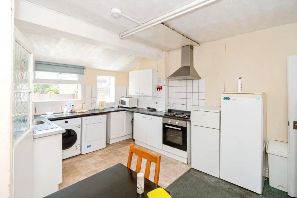 3 bed End of Terrace