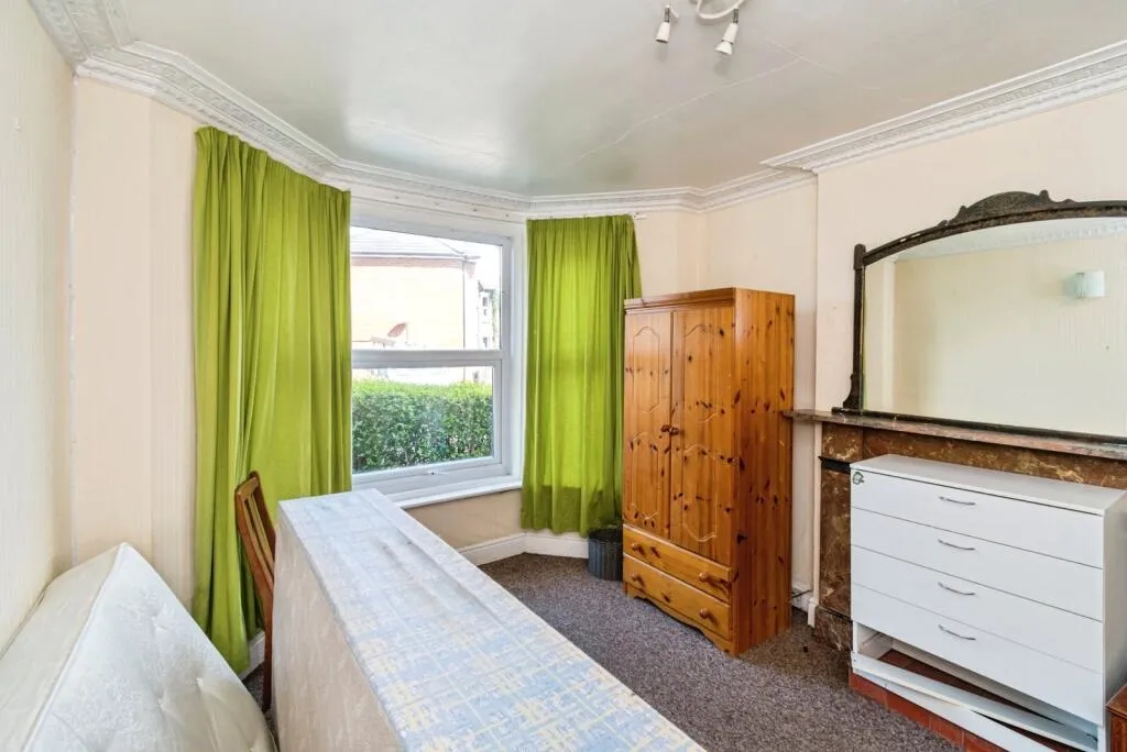 3 bed End of Terrace
