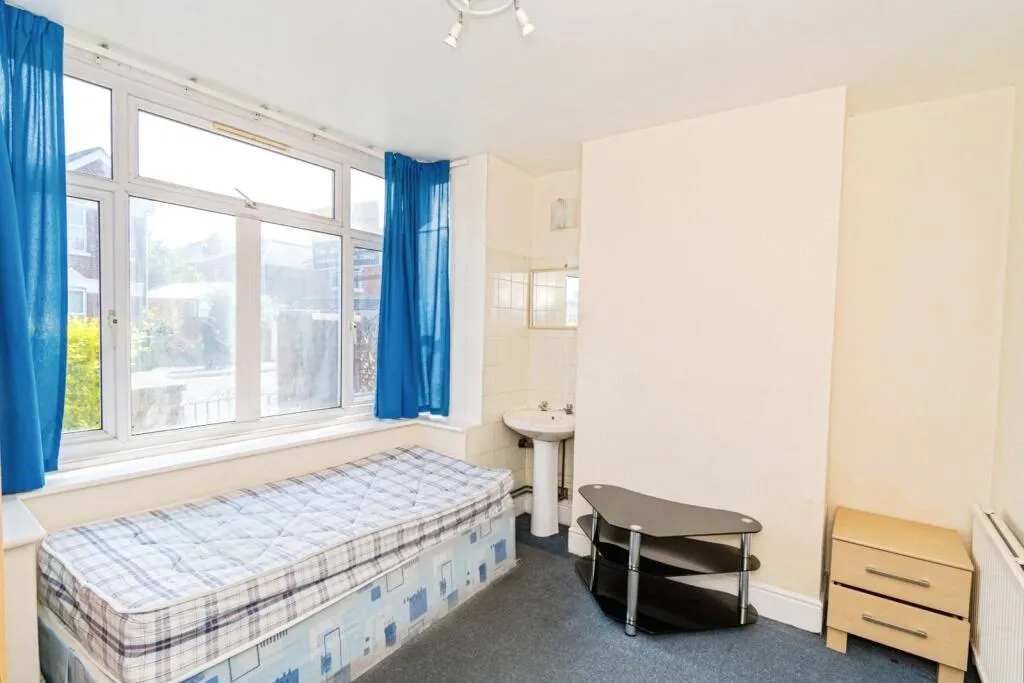 3 bed End of Terrace