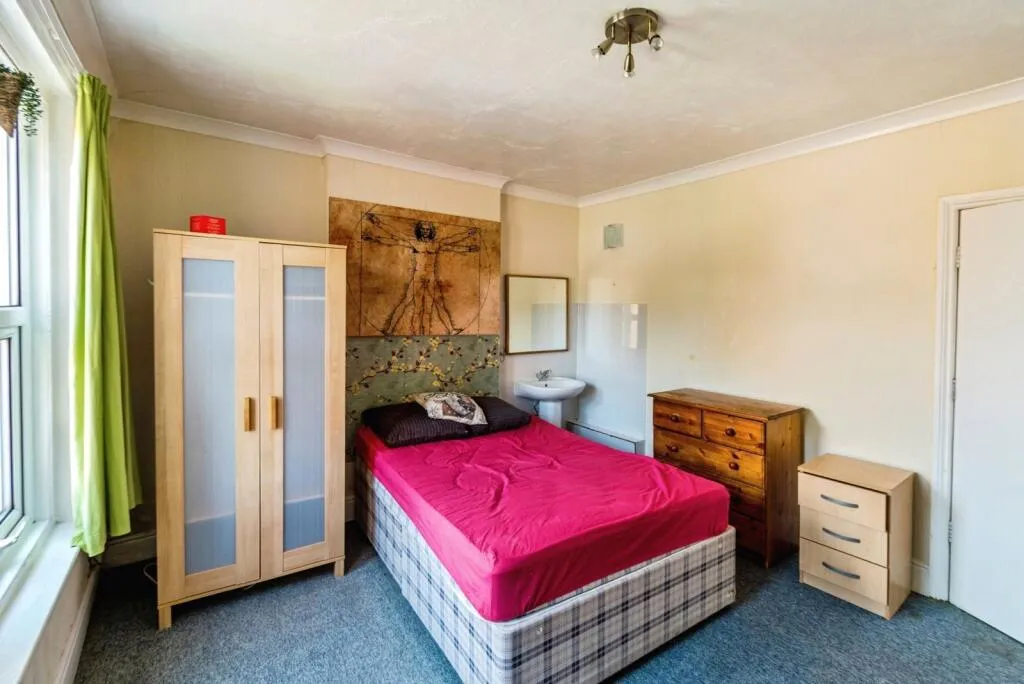 3 bed End of Terrace