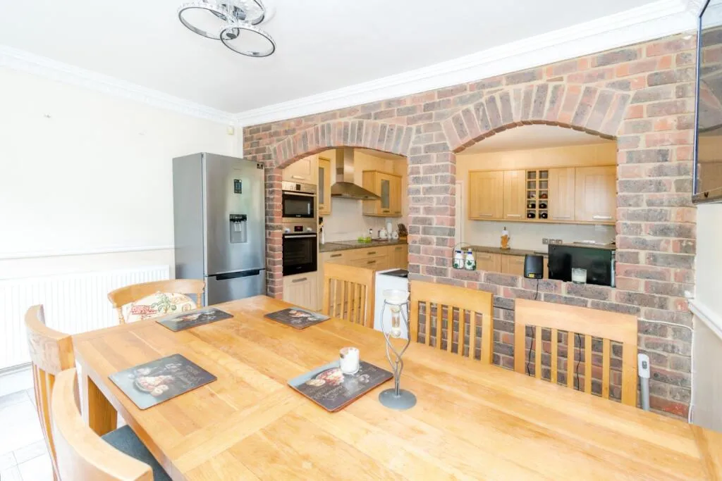 4 bed Bungalow