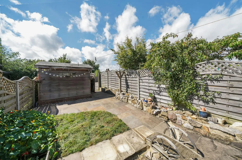 3 bed End of Terrace