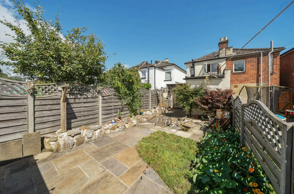 3 bed End of Terrace