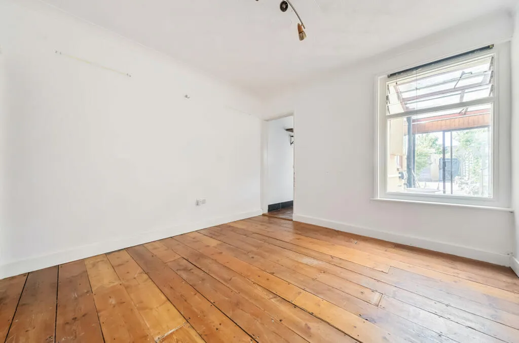 3 bed End of Terrace