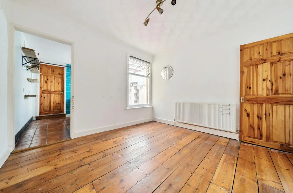 3 bed End of Terrace