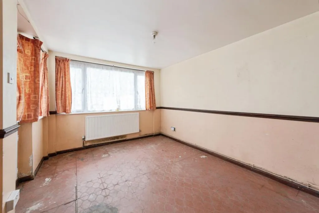 3 bed End of Terrace