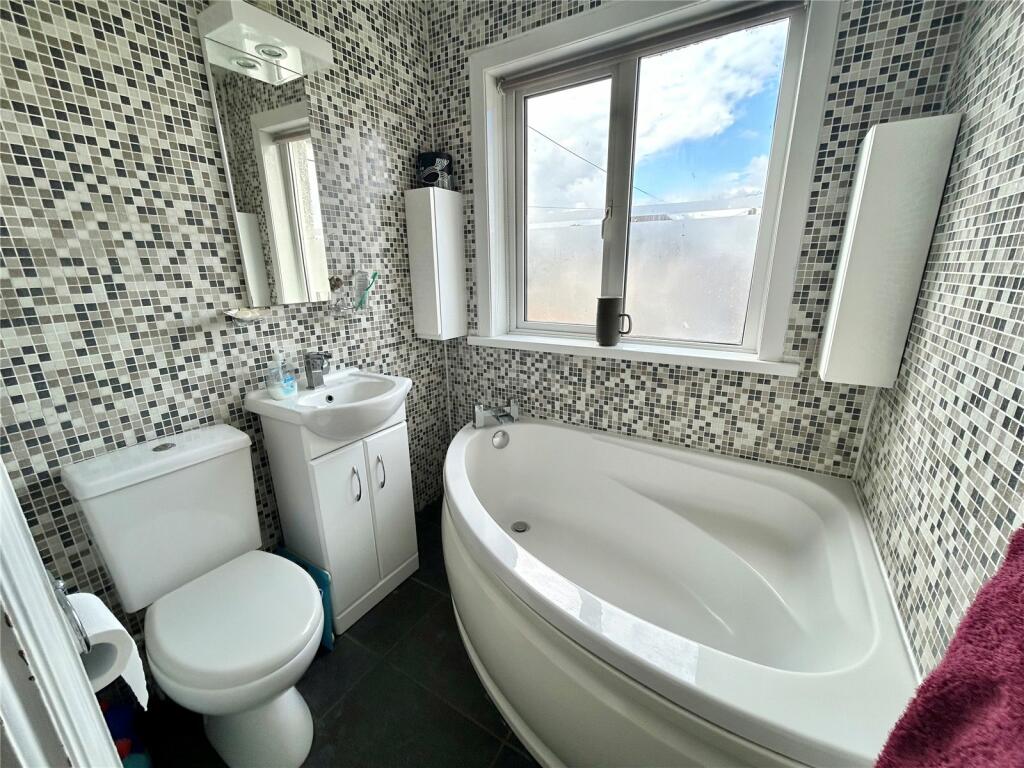 4 bed Detached